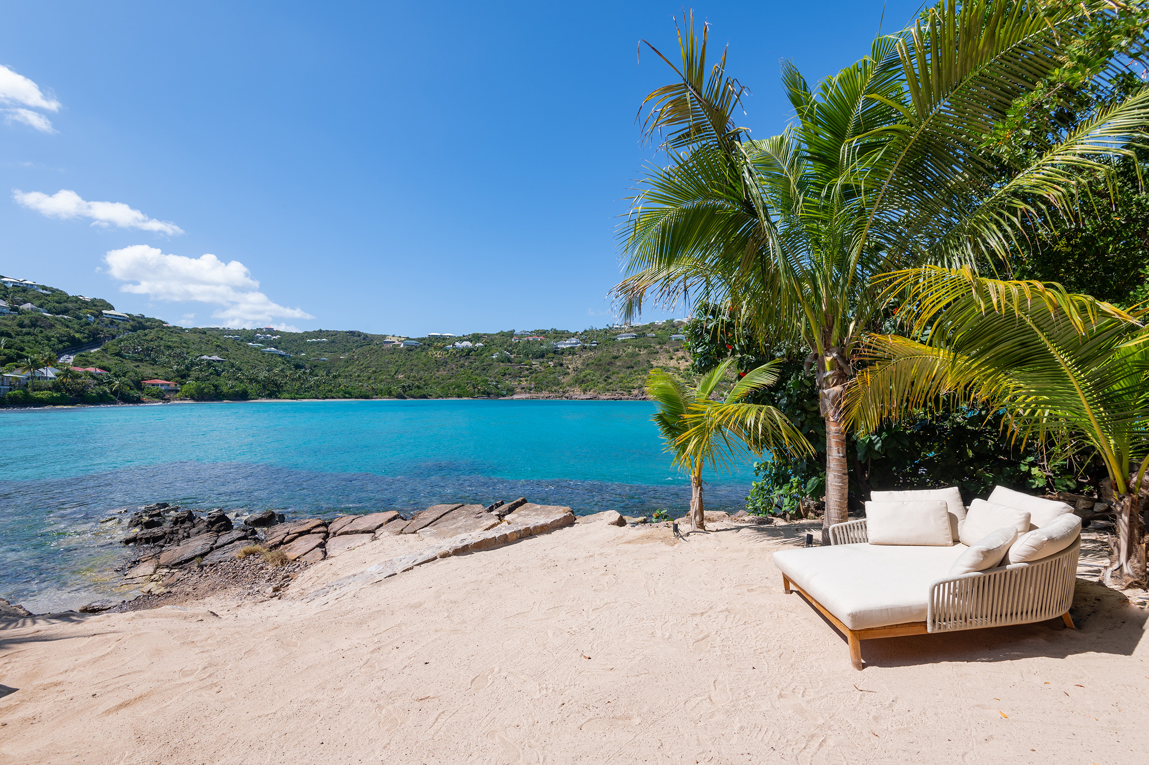 Villa Linda – Luxury 5-Bedroom Seafront Villa in Marigot St Barts
