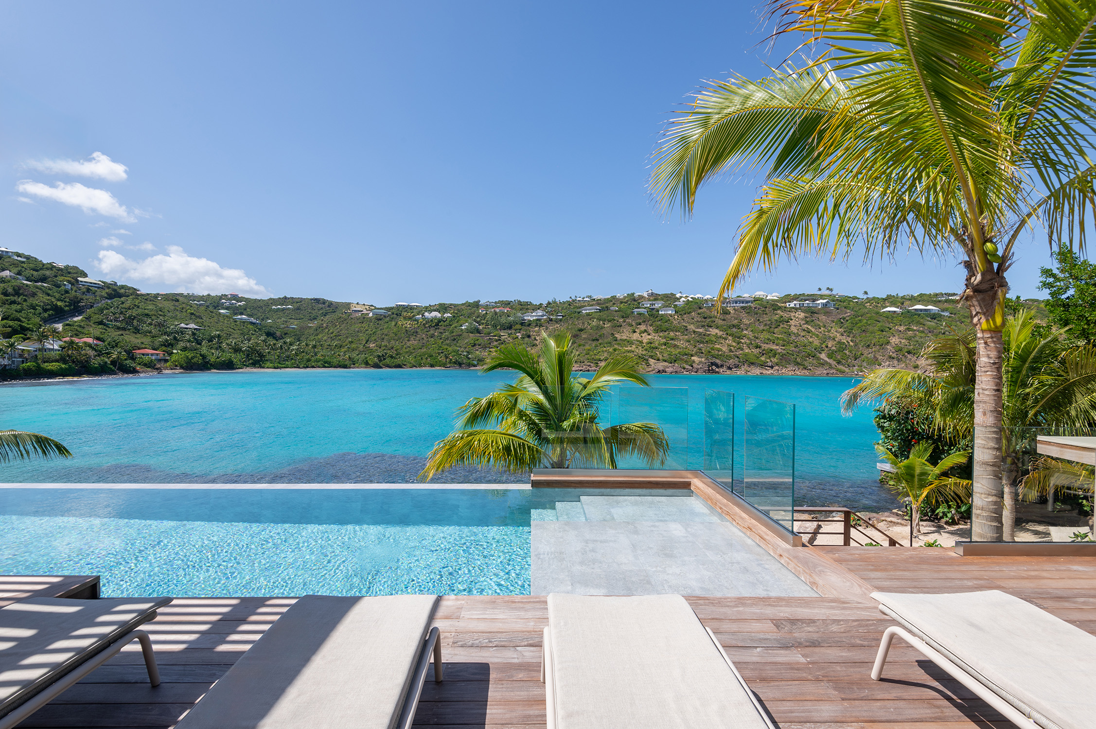 Villa Linda – Luxury 5-Bedroom Seafront Villa in Marigot St Barts
