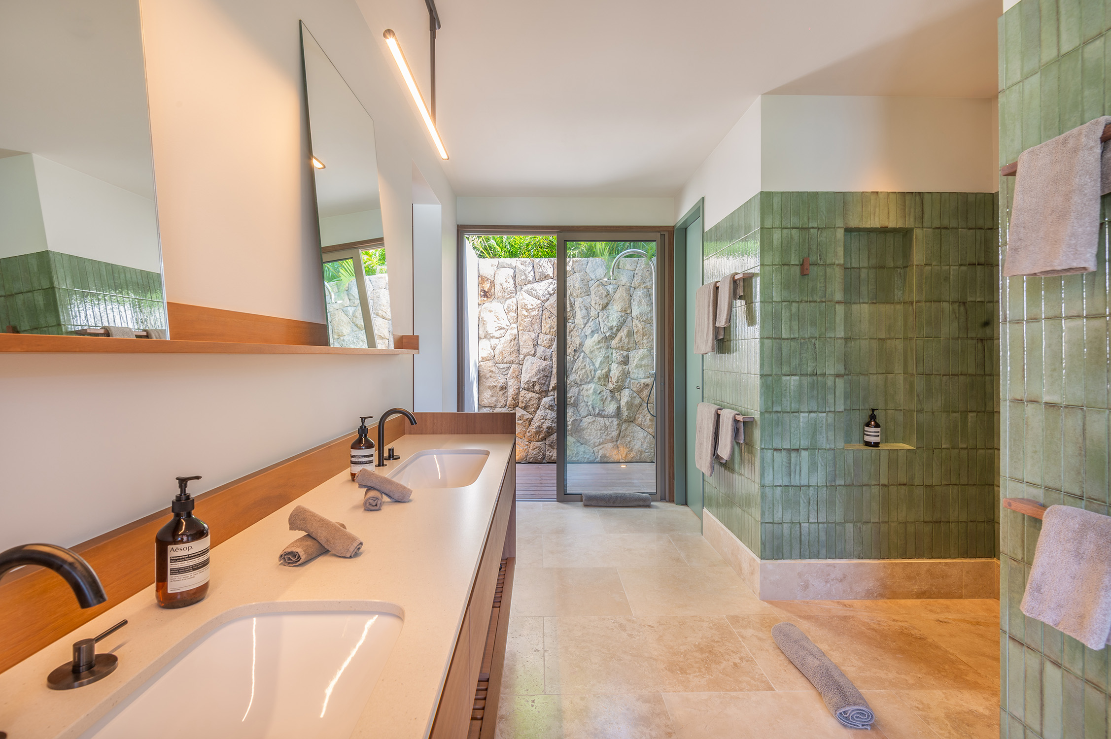 Villa Linda – Luxury 5-Bedroom Seafront Villa in Marigot St Barts