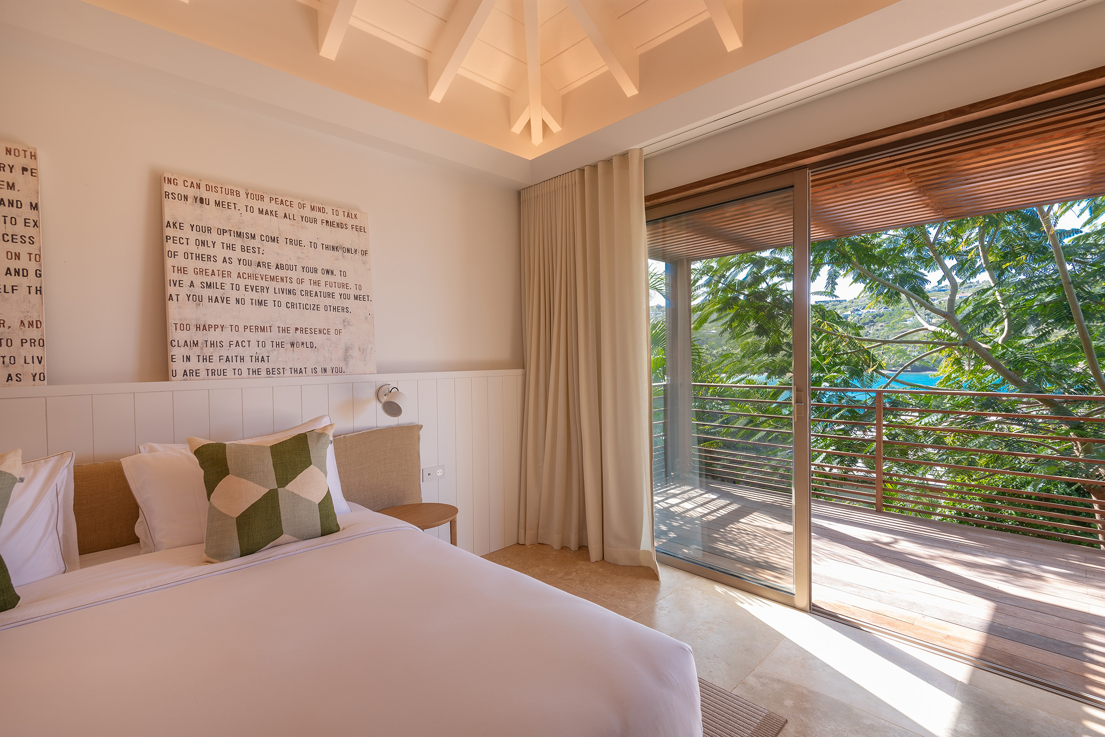 Villa Linda – Luxury 5-Bedroom Seafront Villa in Marigot St Barts